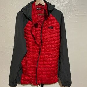 The North Face Jacket XL Red/grey With Hood Thermoball